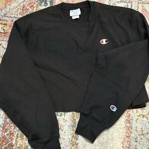 Black women’s cropped champion sweatshirt